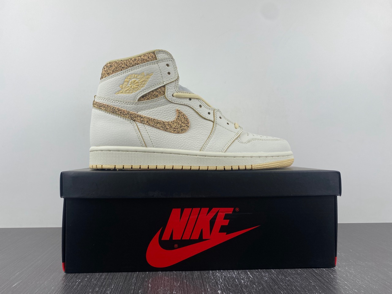 Air Jordan 1 High OG ??Vibrations of Naija FD8631-100